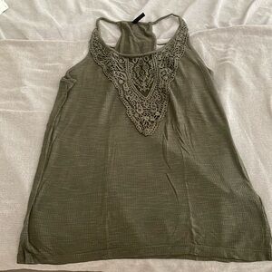 T-shirt green brand only size xs